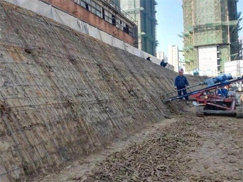 满城建筑边坡支护