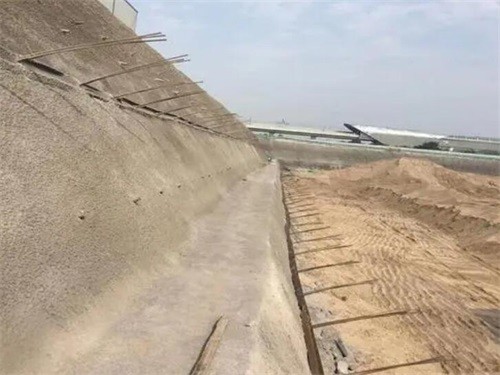 满城河道边坡加固